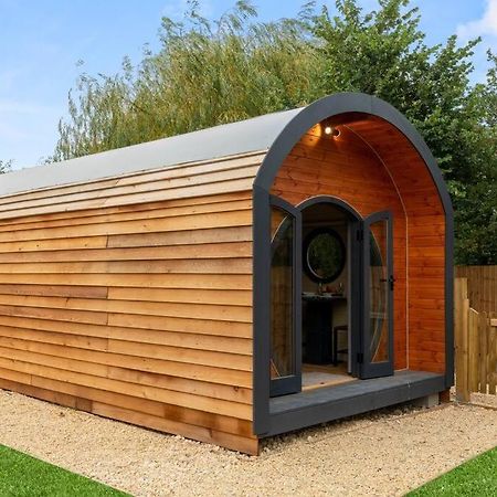 Apple - Luxury Cabin In The Cotswolds Alderton (Gloucestershire) Exterior photo