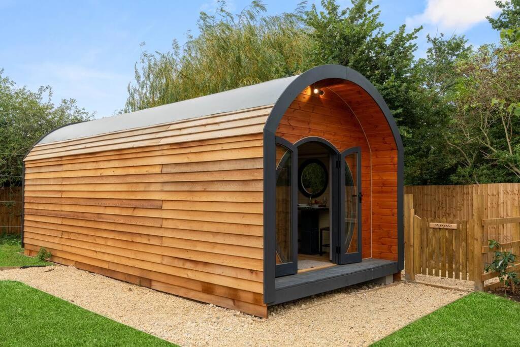 Apple - Luxury Cabin In The Cotswolds Alderton (Gloucestershire) Exterior photo