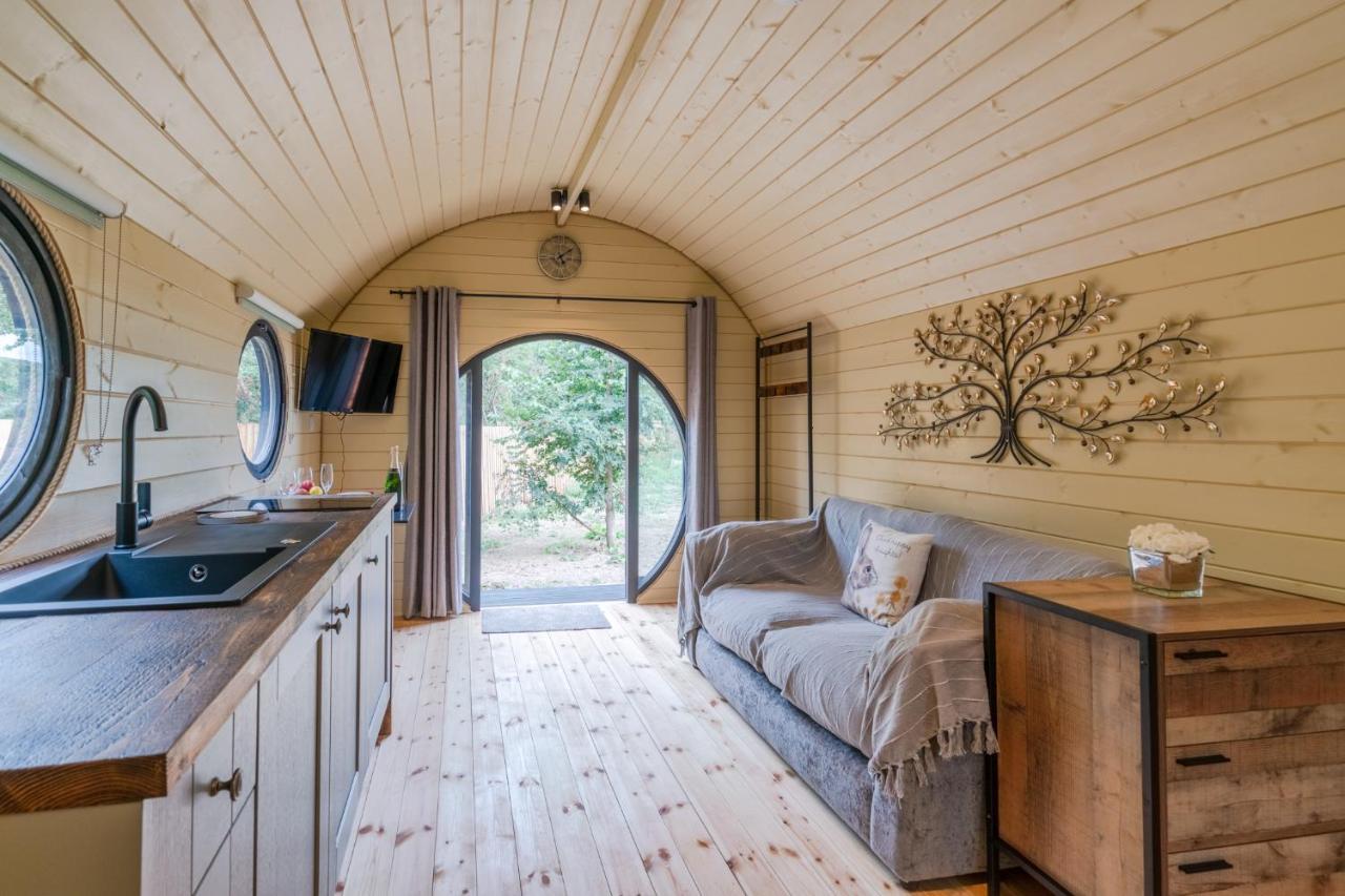Apple - Luxury Cabin In The Cotswolds Alderton (Gloucestershire) Exterior photo